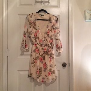 Long sleeve flowy flower print dress.